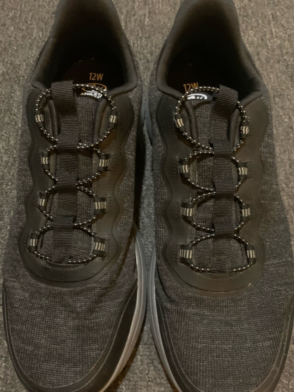 Men’s Athletic Works Black Low Top Sneaker with Bungee Cord Shoe Laces Sz. 12W